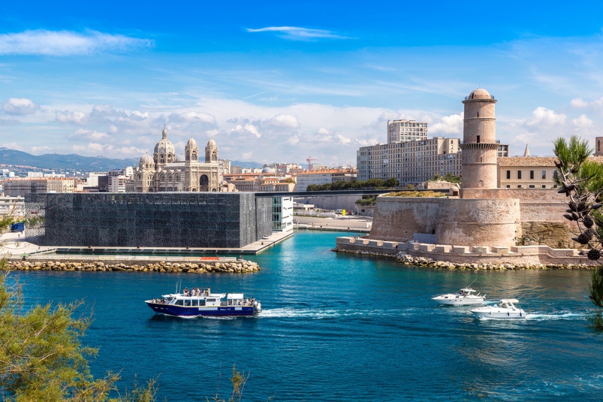  Loi Pinel Marseille 2023 – Vue sur le château de Saint-Jean et la cathédrale de la Major à Marseille 